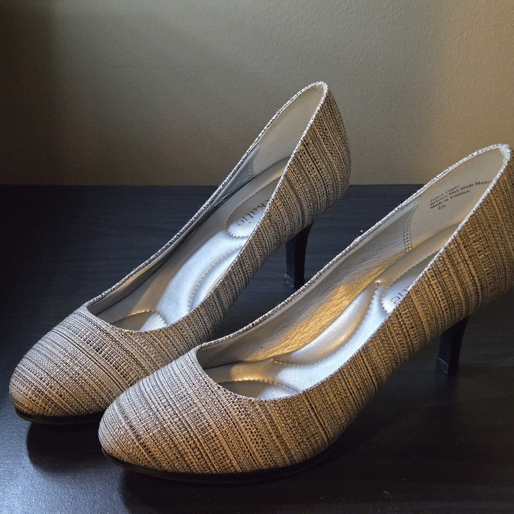 Kelly & Katie Textured Gray Heels